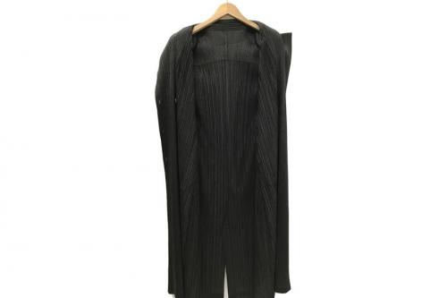 プリーツトレンチコートのイッセイミヤケ