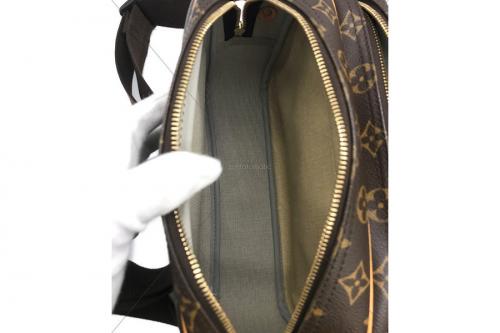 ショルダーバッグのモノグラム