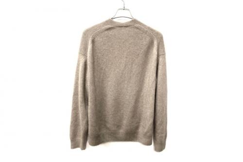 オーラリーのカーディガン