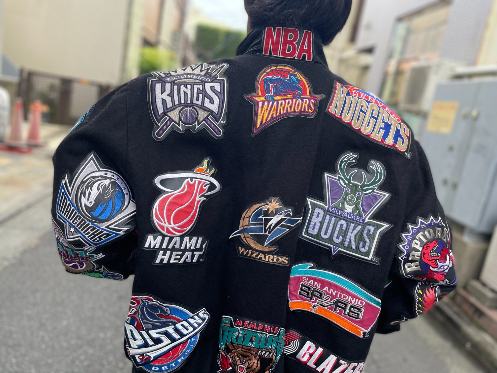 新品。　NBA ジェフハミルトン 全チームロゴ　スタジャンJACKET