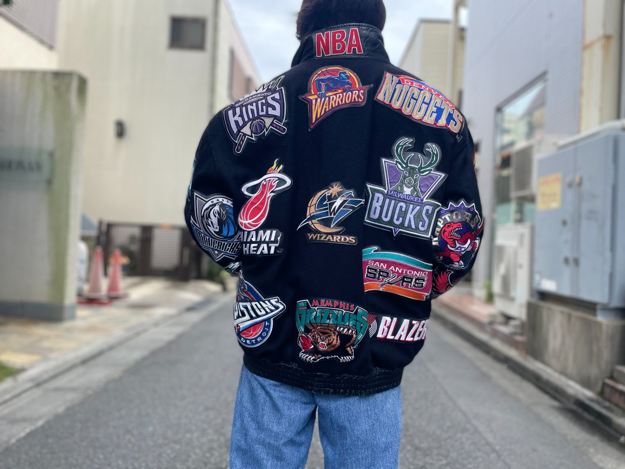 新品。　NBA ジェフハミルトン 全チームロゴ　スタジャンJACKET