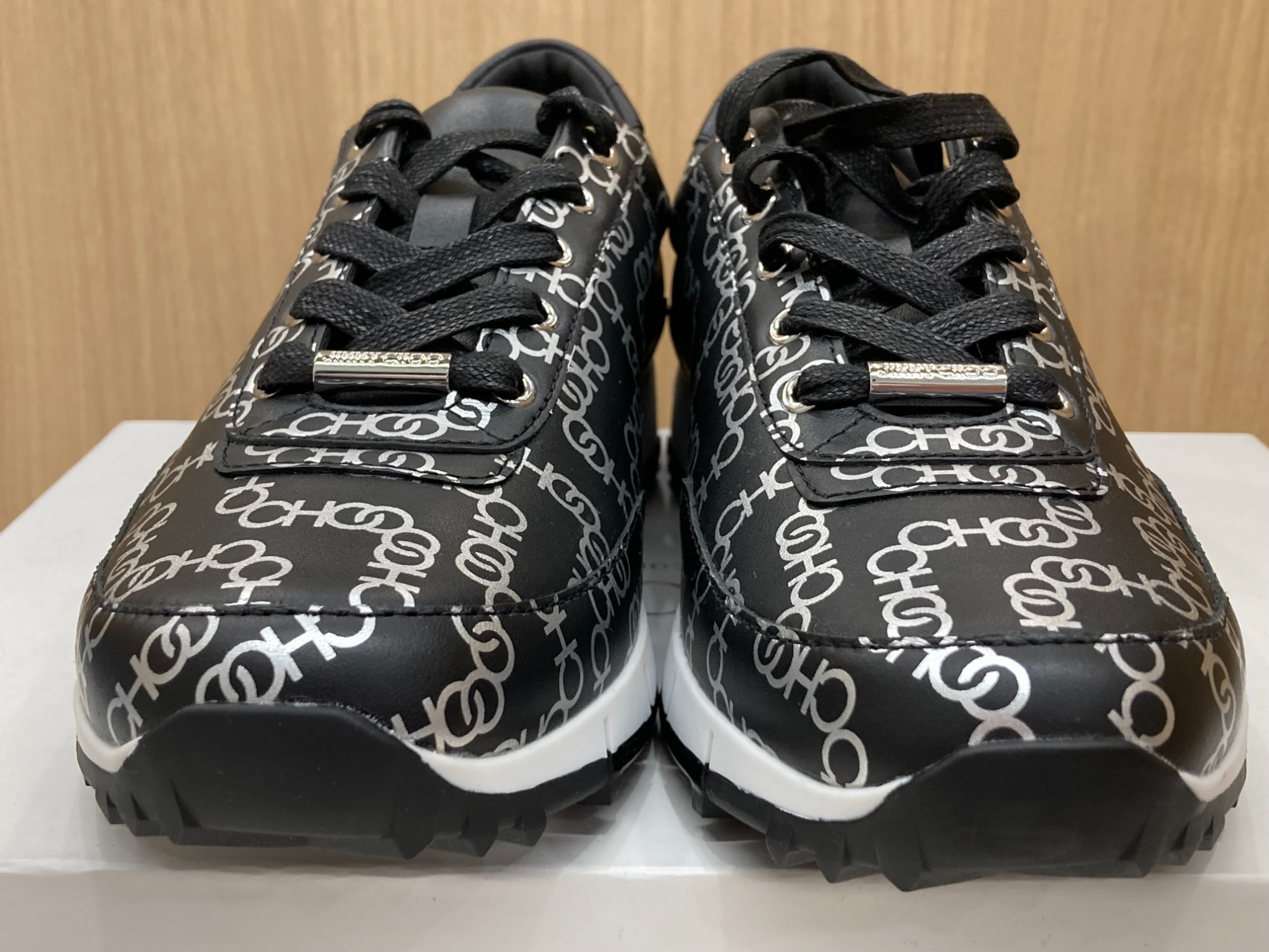 すぐ届く！Jimmy Choo 定番レザーロゴスニーカー 中古・古着通販】JIMMY CHOO (ジミーチュウ) レザースニーカー
