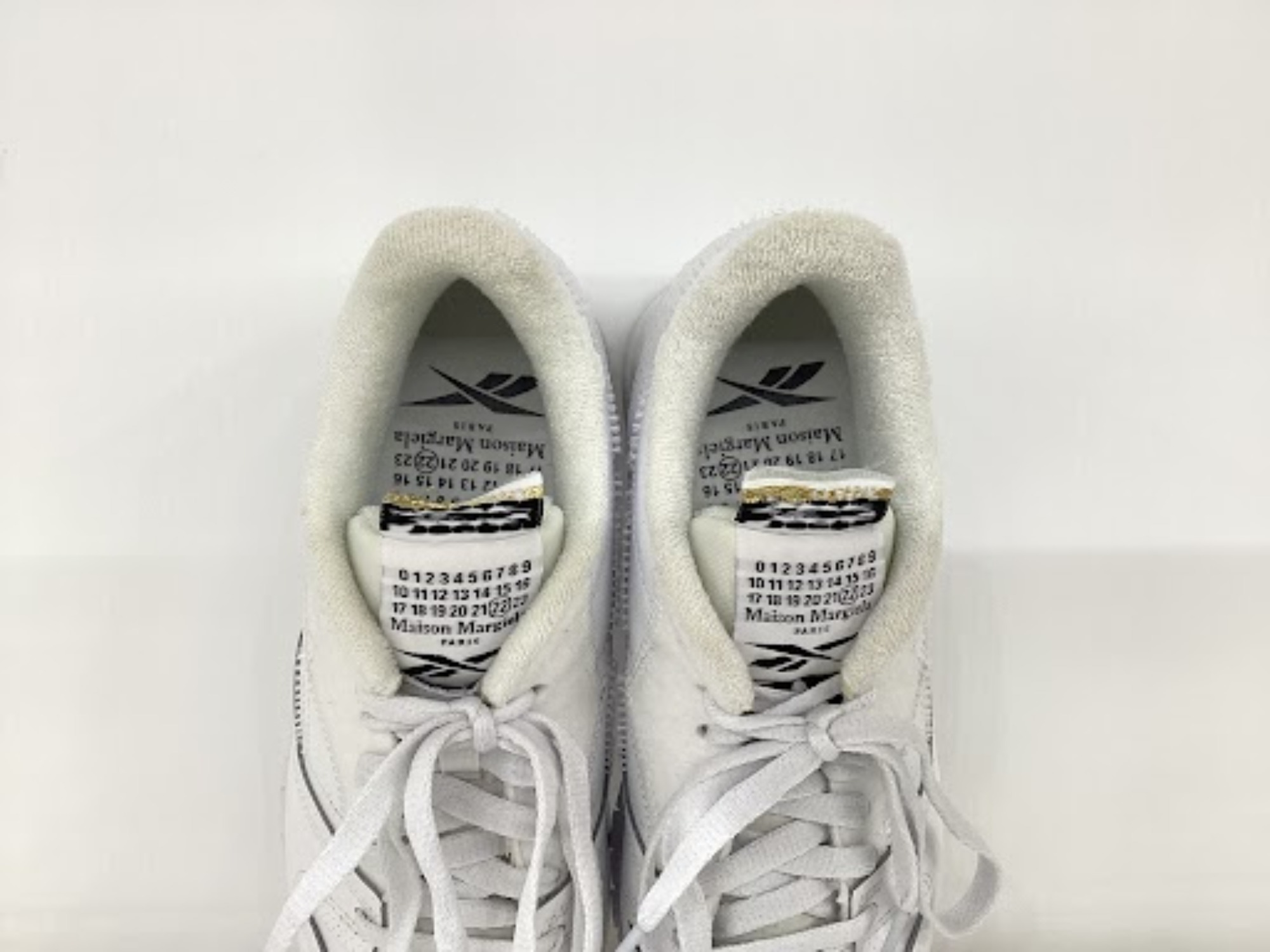 MAISON MARGIELA ロゴ チャンキースニーカー 関税/送料込 Maison Margiela＊Replica Bianchetto レザースニーカー＊送料込