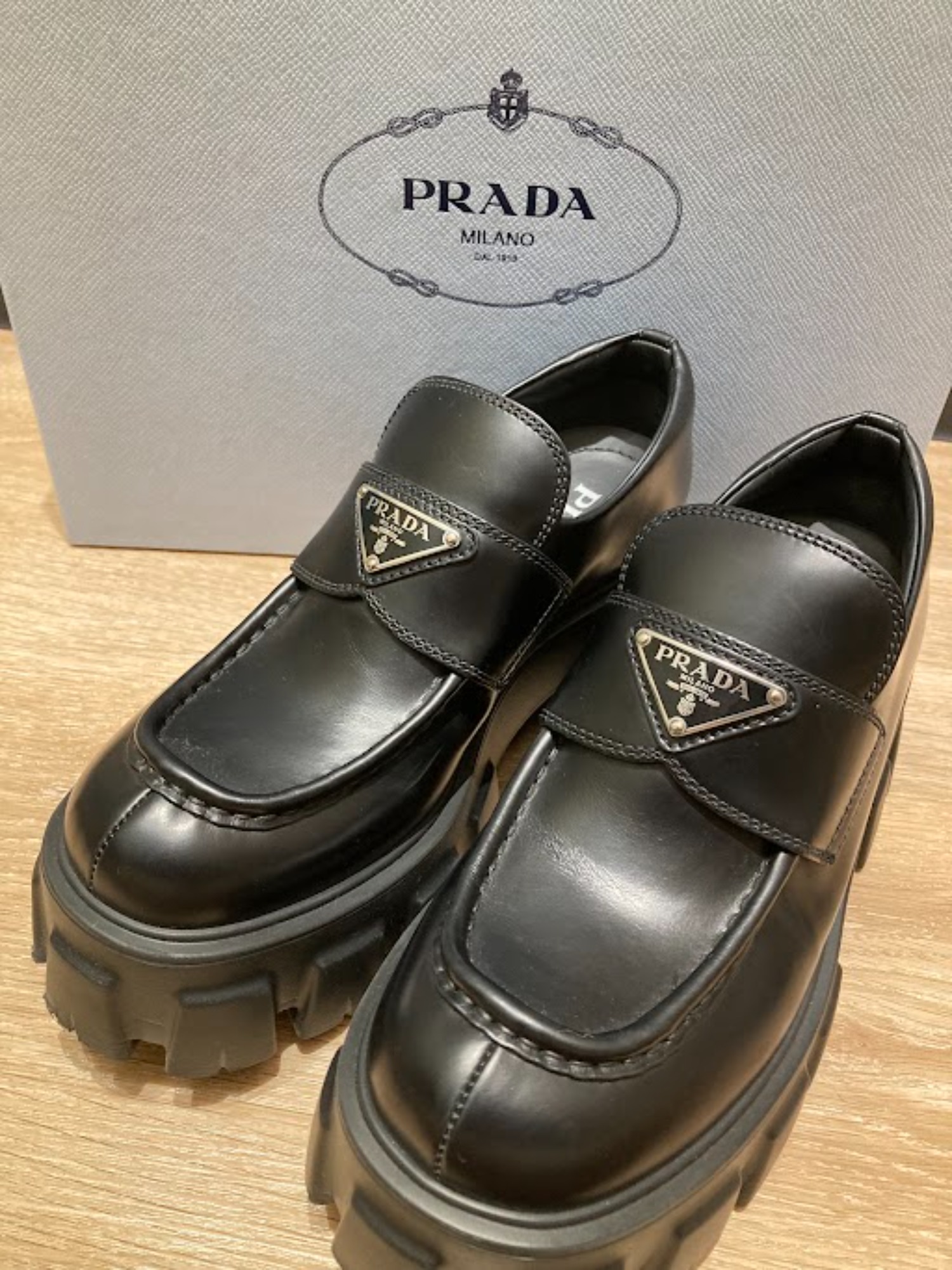 PRADA プラダ　モノリス　ローファー