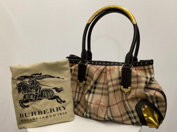 「インポートブランドのBURBERRY 」