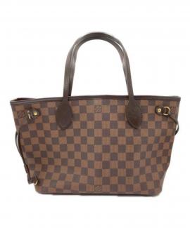 「ラグジュアリーブランドのLOUIS VUITTON 」