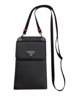 「ラグジュアリーブランドのPRADA 」