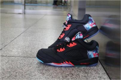 「AIR JORDAN 5 CNYのナイキ 」