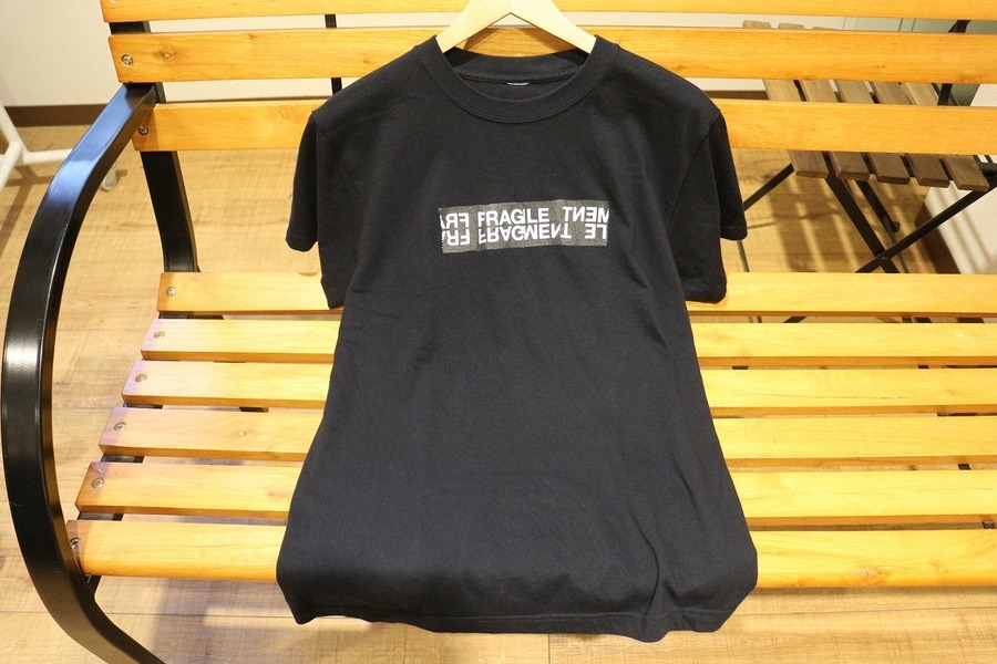 sacai×FRAGMENT/サカイ×フラグメント】Bonjour sacai TEE、FRAGILE TEE ...