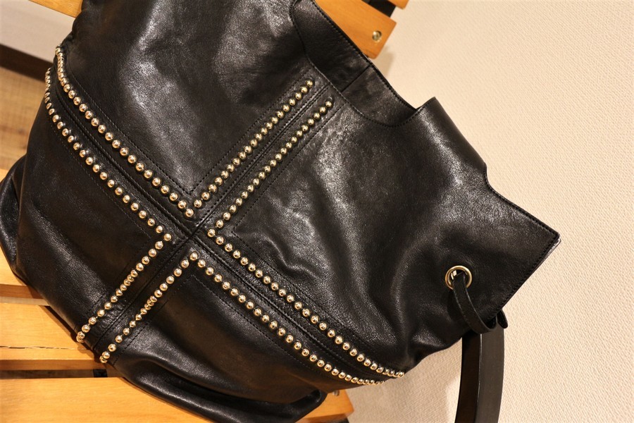 GIVENCHY/ジバンシー】レザースタッズショッピングバッグ 入荷 GIVENCHY/ジバンシー】レザースタッズショッピングバッグ 入荷