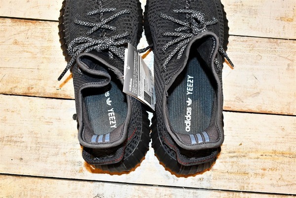 yeezy boost black size 7