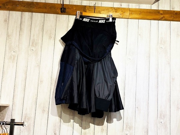 生まれのブランドで 完売品 NIKE × sacai 再構築スカート XS 日本人S