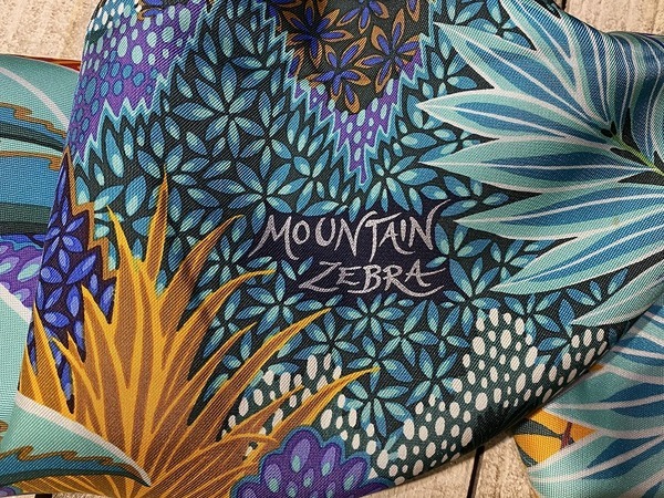 買取強化ブランドHermès/エルメスのカレ90（mountain zebra）を