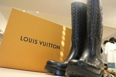 「ラグジュアリーブランドのLOUIS　VUITTON 」