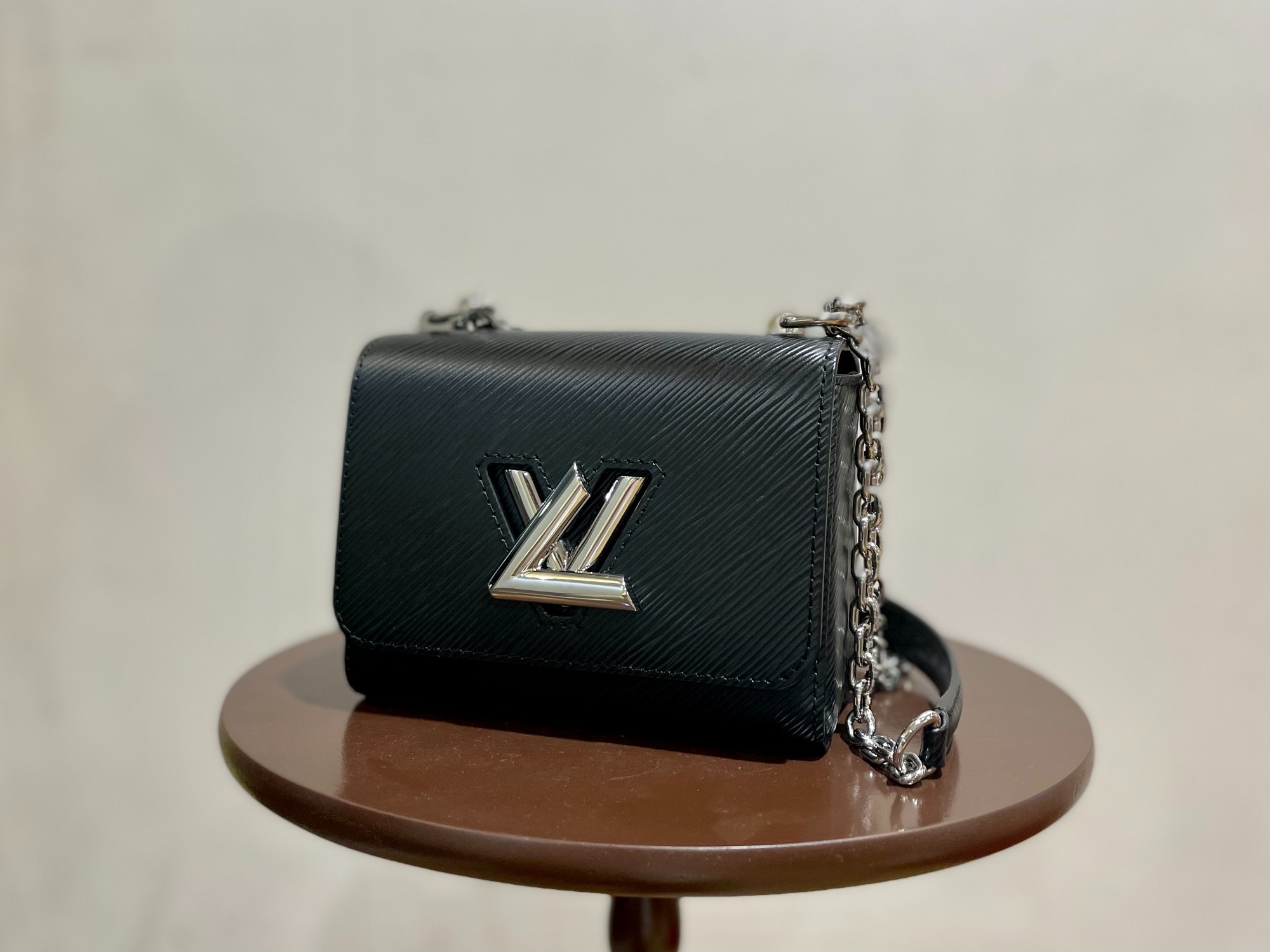 買取強化ブランド【LOUIS VUITTON】より【ツイスト MINI】が買取入荷 