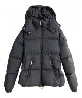 「ラグジュアリーブランドのMONCLER 」