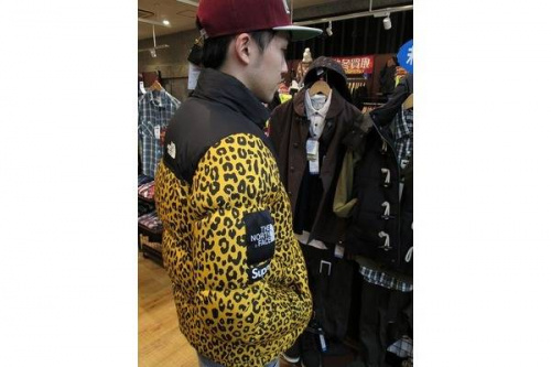 アウターのシュプリーム