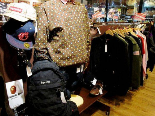 シュプリームのストリート