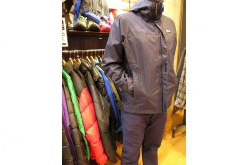 トップスのマウンテンパーカー