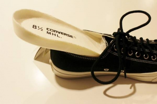 スニーカーのMHL