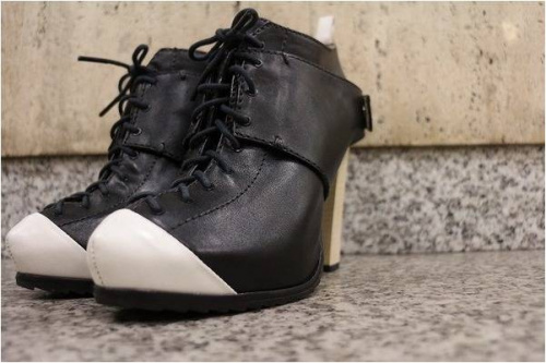 レディースのシューズ