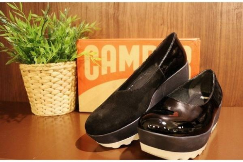 レディースのシューズ