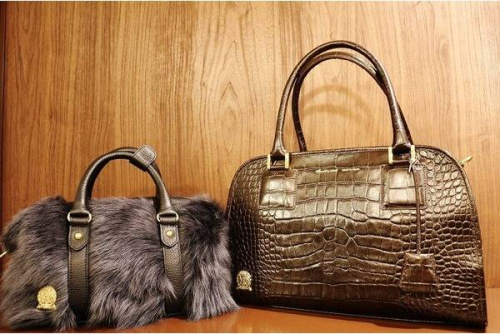 レディースのバッグ