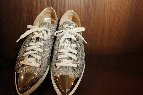 レディースのスニーカー　