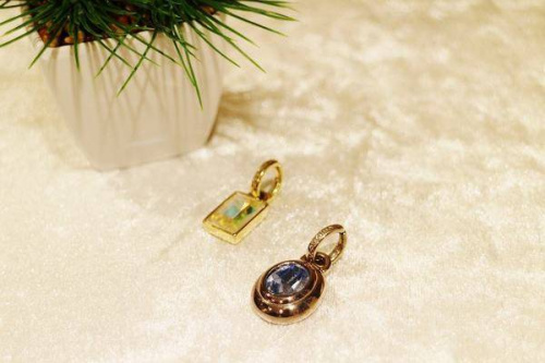 アクセサリーのアガット