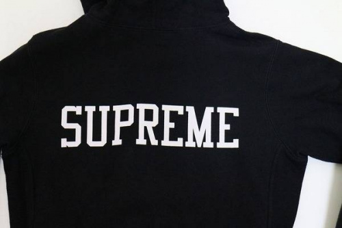 シュプリームのパーカー