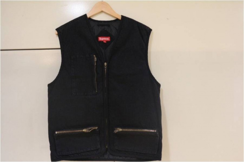 ヌプシダウンジャケットのデニムベスト