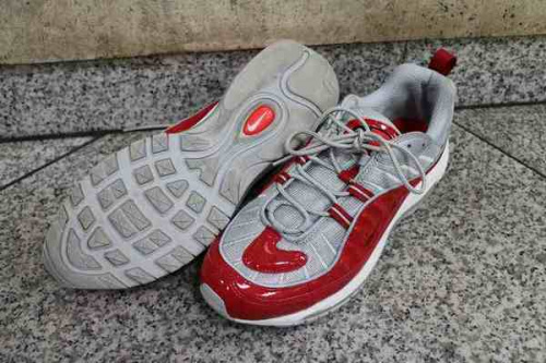 SUPREMEのAIR MAX 98