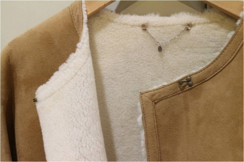 ムートンコート