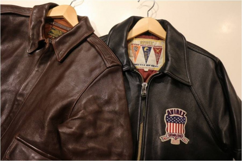 レザージャケットのAVIREX