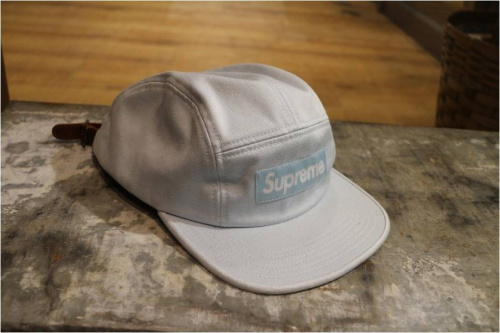 キャップのﾎﾞｯｸｽロゴ