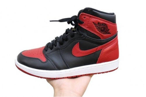 靴のスニーカー