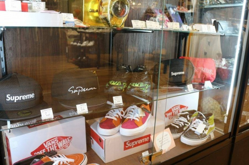 店舗からのお知らせのSUPREME