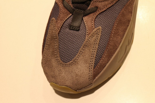 アディダスのスニーカー