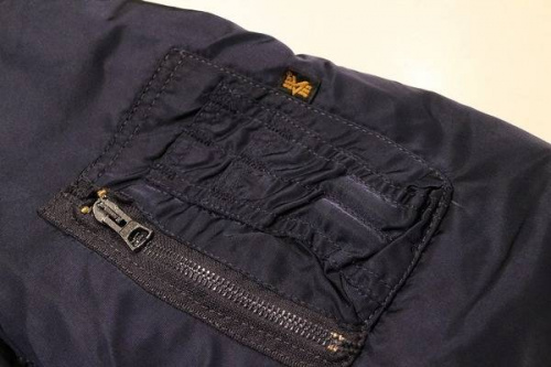 ナナナナサーカのブルゾン