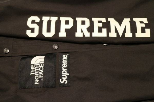 SUPREMEのノースフェイス