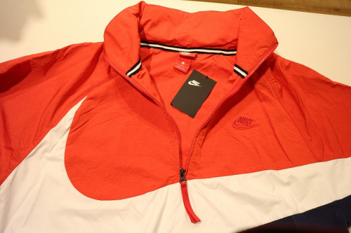 ナイキのアノラックパーカー