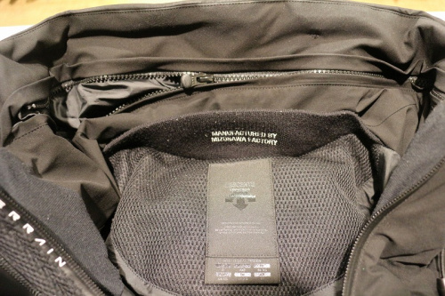 マウンテニアのダウンジャケット