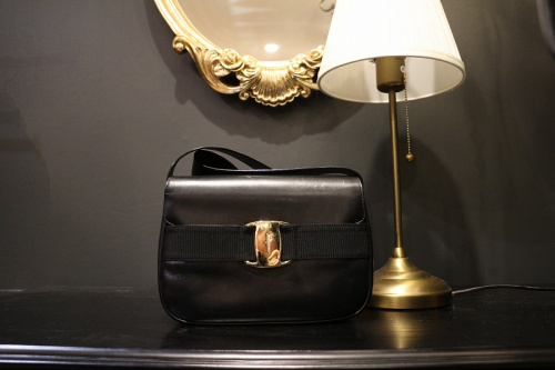 ラグジュアリーブランドのサルバトーレフェラガモ