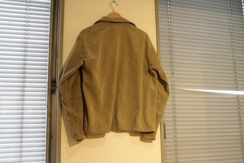 オーラリーのコーデュロイシャツ