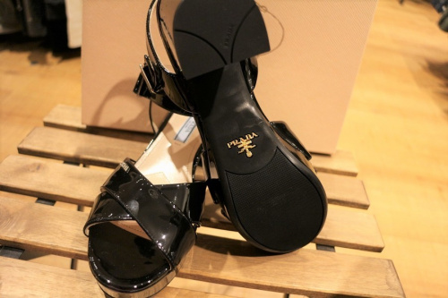 プラダのサンダル