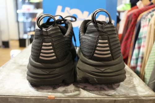 BONDI 6のダッドスニーカー