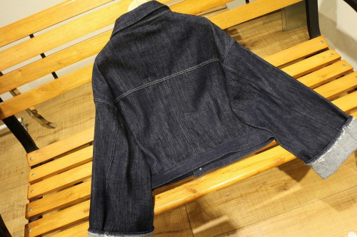 クロのデニムジャケット