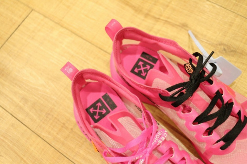 ナイキ×オフホワイトのZOOM FLY