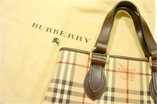 ラグジュアリーブランドのBURBERRY