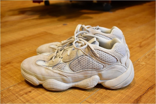 YEEZYBOOSTのスニーカー